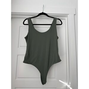 LEITH SCOOPNECK BODYSUIT